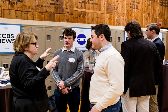 careercenter_tablenetworking23_ah_0078
