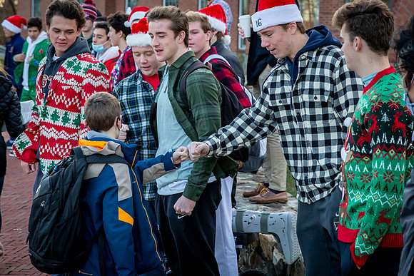 holiday21_handshake_jfess_4475