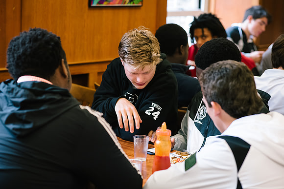 hc18_fballbfast_ah_0011