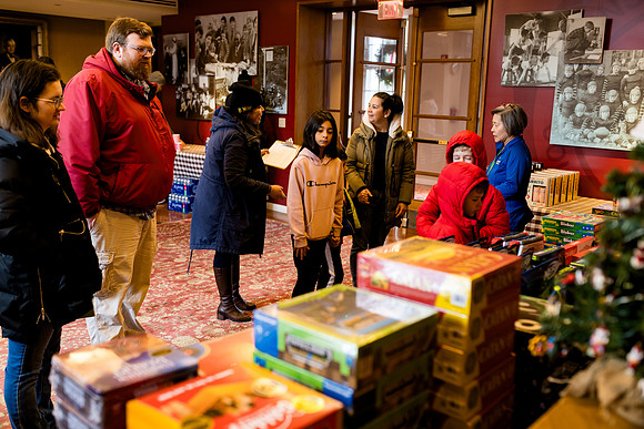 alumni_adc_toydrive23_horizons_ah_0003