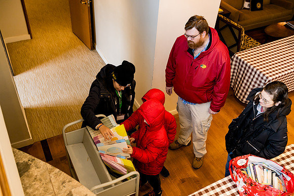 alumni_adc_toydrive23_horizons_ah_0001