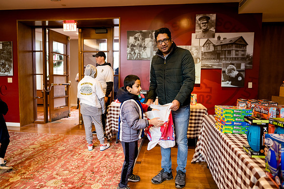 alumni_adc_toydrive23_horizons_ah_0016
