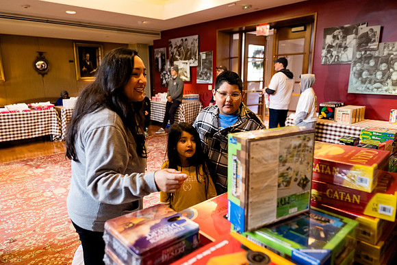 alumni_adc_toydrive23_horizons_ah_0020