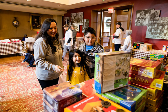 alumni_adc_toydrive23_horizons_ah_0021