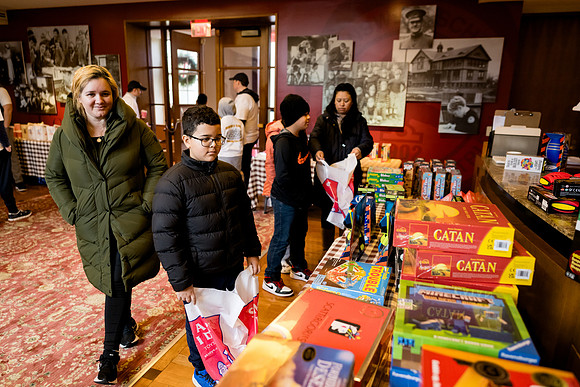 alumni_adc_toydrive23_horizons_ah_0029