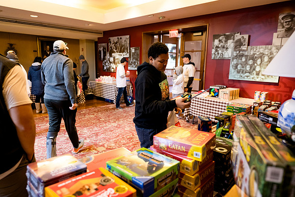 alumni_adc_toydrive23_horizons_ah_0034