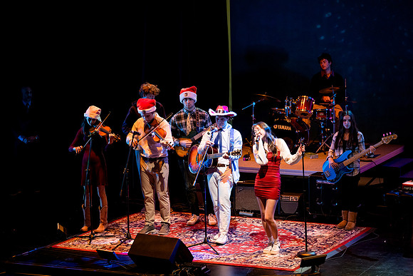 holidayconcert23_us_ah_0036