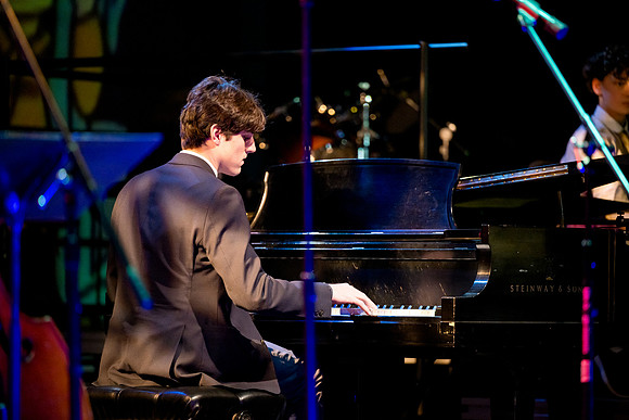holidayconcert23_us_ah_0080