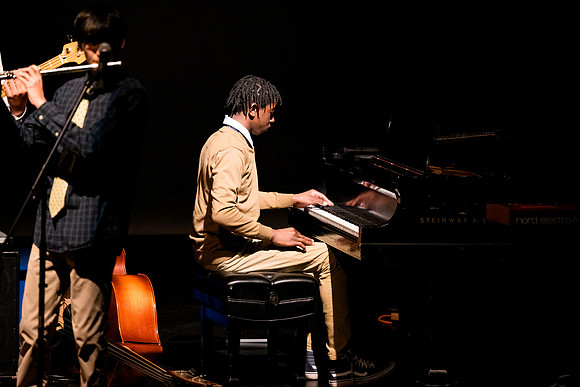 holidayconcert23_us_ah_0096