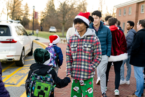 holiday_handshake23_ah_0001