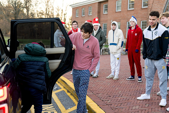 holiday_handshake23_ah_0012