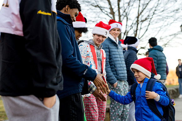 holiday_handshake23_ah_0020