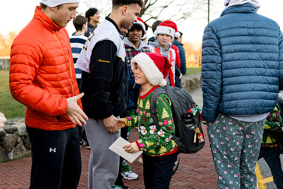holiday_handshake23_ah_0023