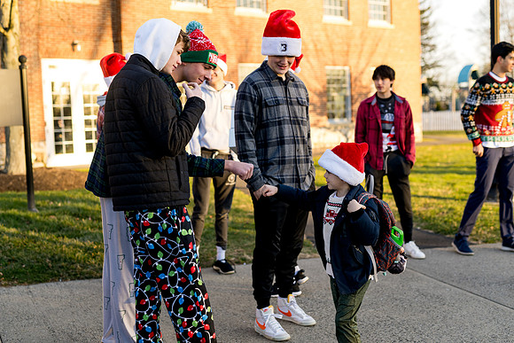 holiday_handshake23_ah_0045