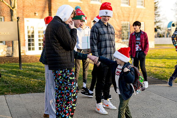 holiday_handshake23_ah_0046