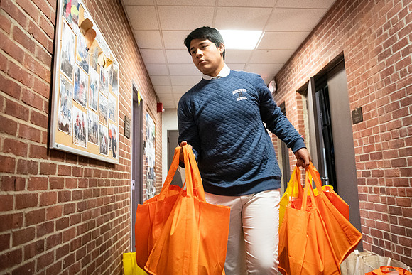 thanksgiving_fooddrive23_us_wkl_7990