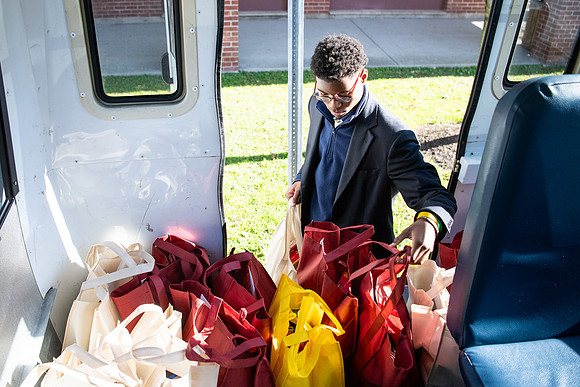 thanksgiving_fooddrive23_us_wkl_7801