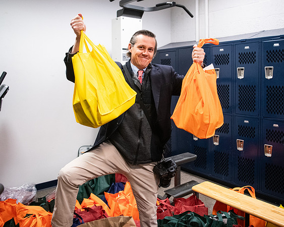 thanksgiving_fooddrive23_us_wkl_7759