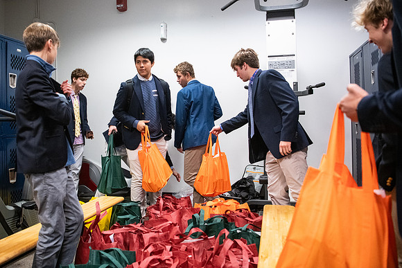 thanksgiving_fooddrive23_us_wkl_7622