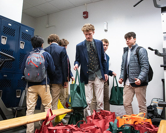 thanksgiving_fooddrive23_us_wkl_7597