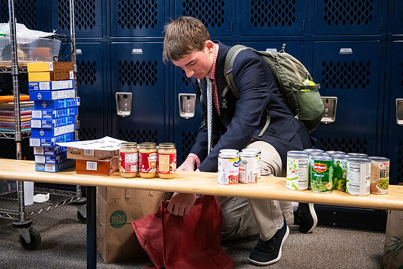 thanksgiving_fooddrive23_us_wkl_7556