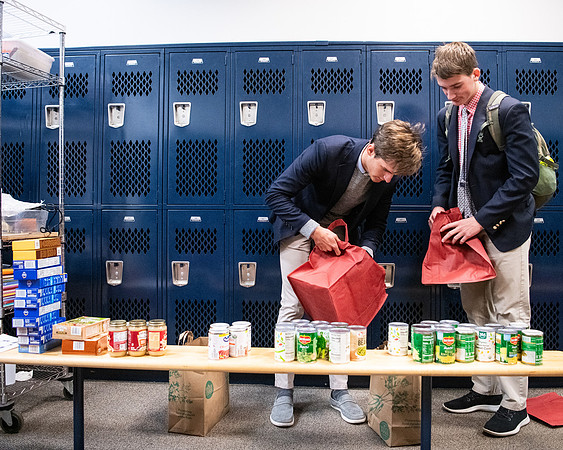 thanksgiving_fooddrive23_us_wkl_7554