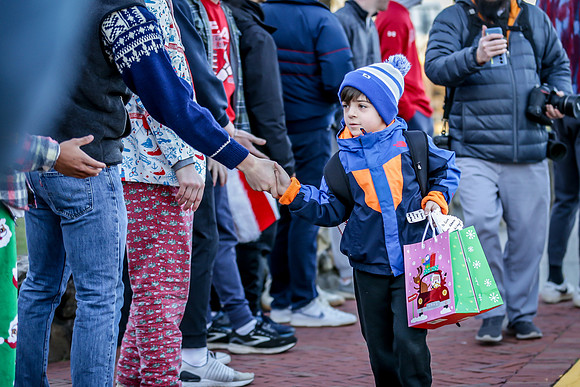 holiday_handshake23_jfess2_1000