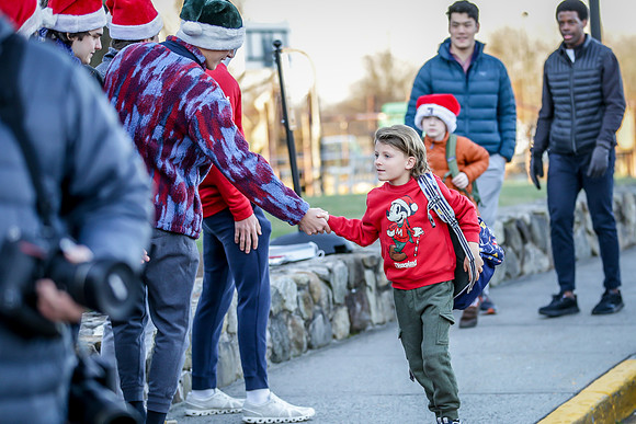 holiday_handshake23_jfess2_1001