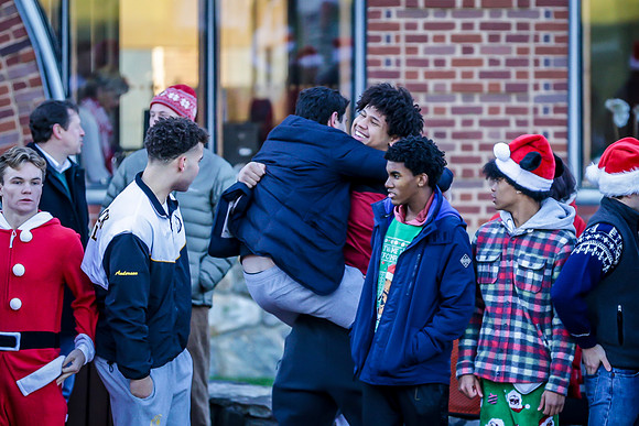holiday_handshake23_jfess2_1084