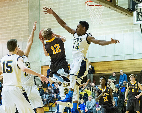 basketball_2016-12-10_dburns_1424