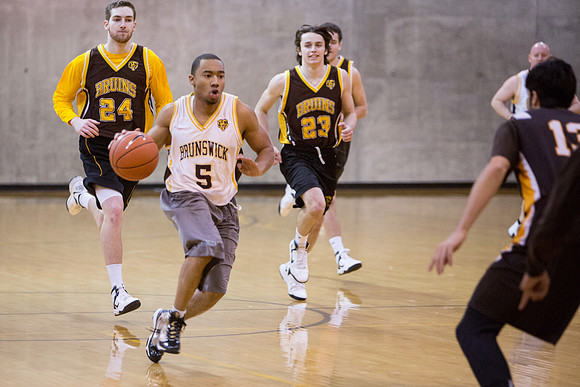 alumni_vs_varsitybball_jk_2851