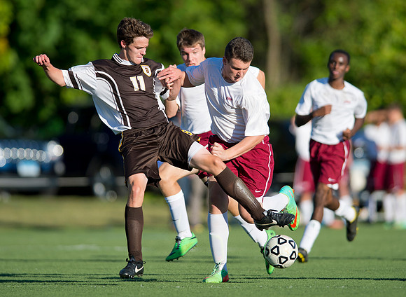 homecoming14_soccer_3rdsbrown_db_9660