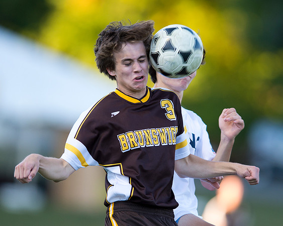 homecoming14_soccer_3rdswhite_db_9756