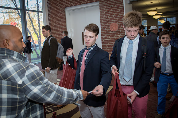 thanksgiving_fooddrive_us_jfess_6405