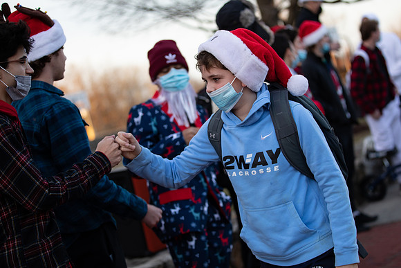 holiday21_handshake_gh_0015
