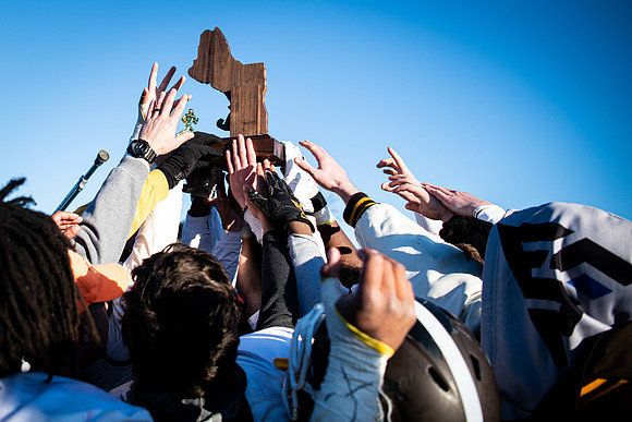 football_nepsac19_wkl8_1875