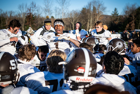 football_nepsac19_wkl8_1850