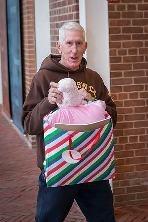 holiday19_toydrive_us_jfess_7866
