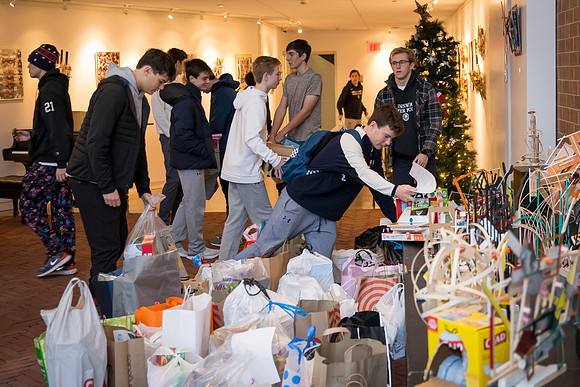 holiday19_toydrive_us_jfess_7868