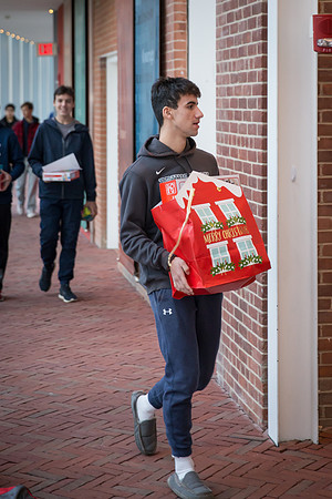 holiday19_toydrive_us_jfess_7871