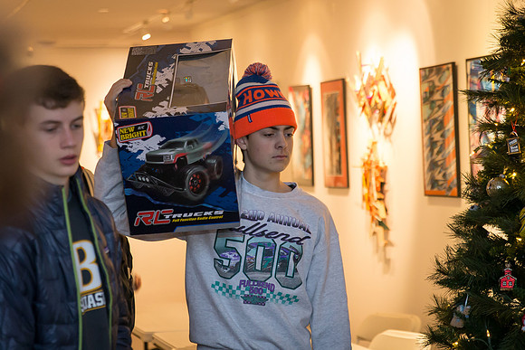 holiday19_toydrive_us_jfess_7881