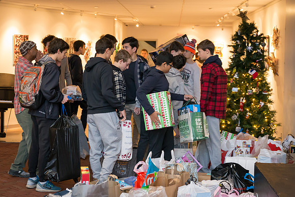 holiday19_toydrive_us_jfess_7882