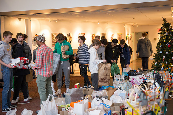 holiday19_toydrive_us_jfess_7892