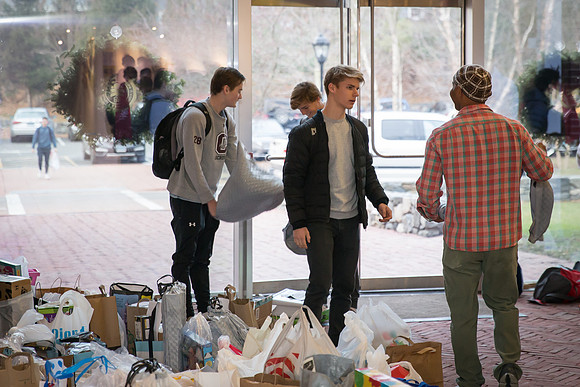 holiday19_toydrive_us_jfess_7897