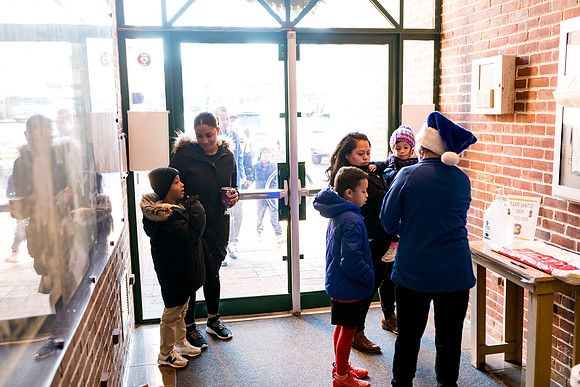 alumni_adc_toydrive22_horizons_ah_0025