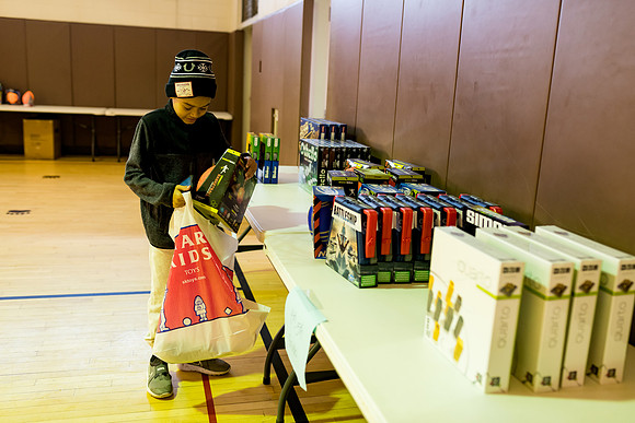 alumni_adc_toydrive22_horizons_ah_0028