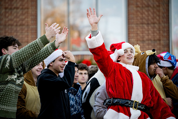 holiday_handshake24_ah_0112