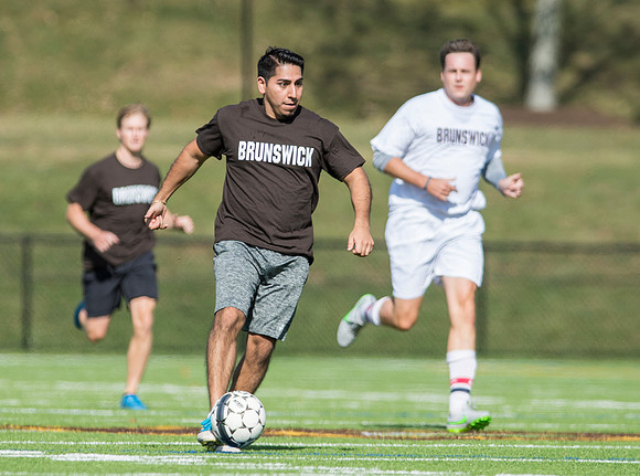 hc17_alumni_soccer_dburns_0604