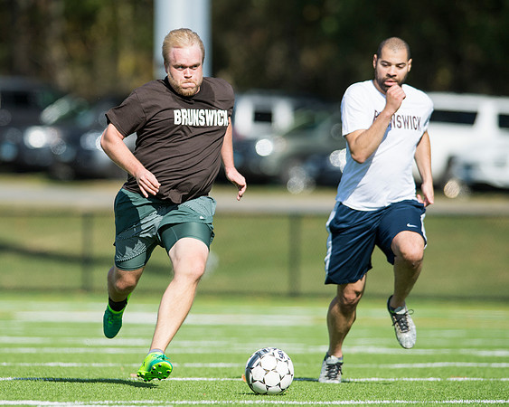 hc17_alumni_soccer_dburns_0611