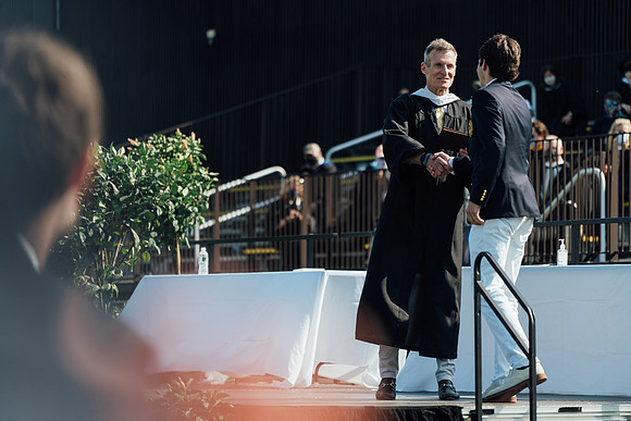 graduation21_diploma_jk_8808